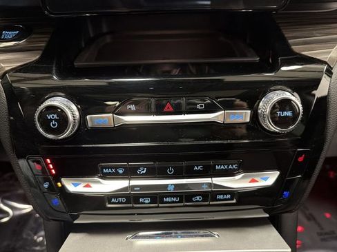 Used 2023 Ford Explorer Limited image 21
