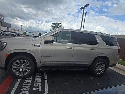 Used 2021 GMC Yukon Denali image 3