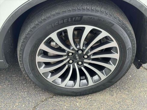 Used 2022 Lincoln Aviator AWD w/ Premium Package image 9