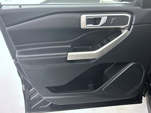 Used 2023 Ford Explorer XLT w/ Equipment Group 202A image 9