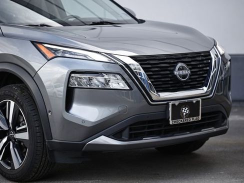 Used 2023 Nissan Rogue SL w/ SL Premium Package image 2