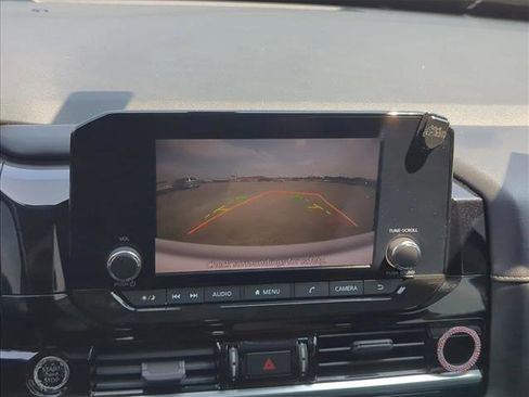 Used 2022 Nissan Pathfinder SV FWD image 14