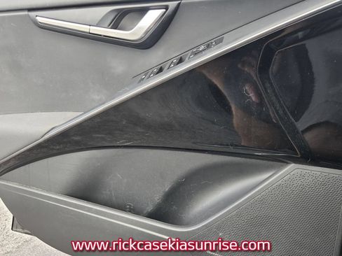 Used 2024 Kia Niro EX FWD image 12