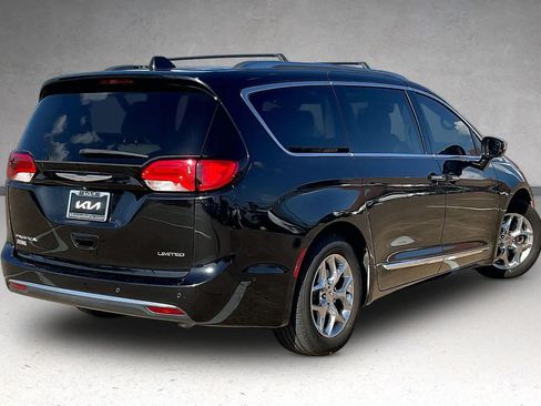 Used 2017 Chrysler Pacifica Limited FWD image 21