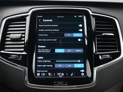 Used 2023 Volvo XC90 T8 Plus image 17