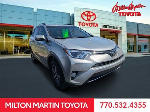 Used 2018 Toyota RAV4 XLE FWD image 1