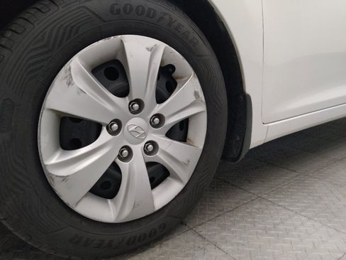 Used 2016 Hyundai Elantra SE FWD image 31