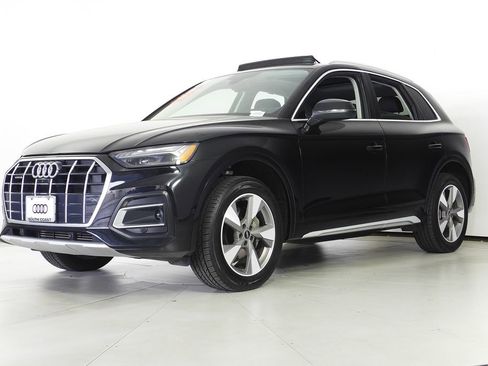Used 2023 Audi Q5 Prestige w/ Prestige Package AWD/4WD image 2