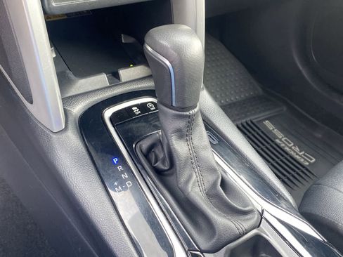 Used 2024 Toyota Corolla Cross XLE image 34