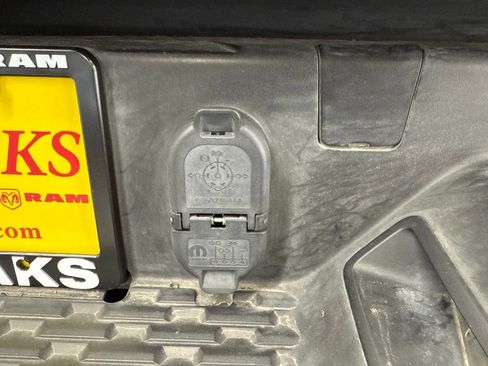 Used 2025 RAM 1500 Laramie w/ Sport Appearance Package AWD/4WD image 8