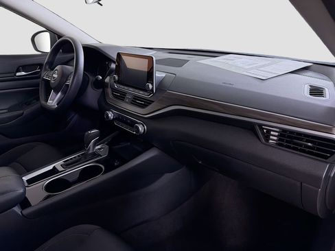 Used 2024 Nissan Altima 2.5 SV image 30