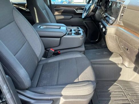 Used 2024 GMC Sierra 2500 SLE w/ SLE Value Package; AWD/4WD image 16
