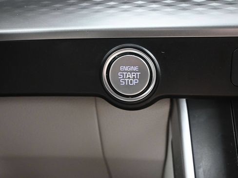 Certified 2024 Kia Carnival LX FWD image 22