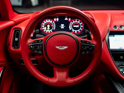 Used 2022 Aston Martin DBX AWD/4WD image 44