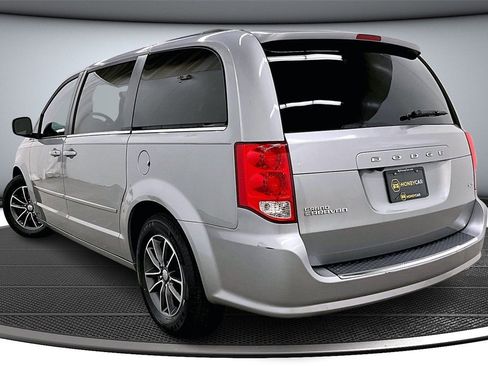Used 2016 Dodge Grand Caravan SXT image 4