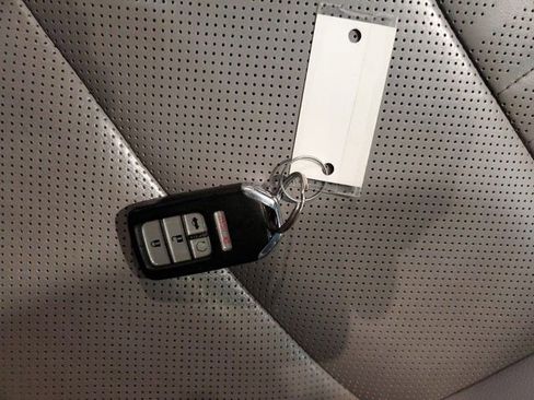 Used 2018 Honda Accord Touring image 30