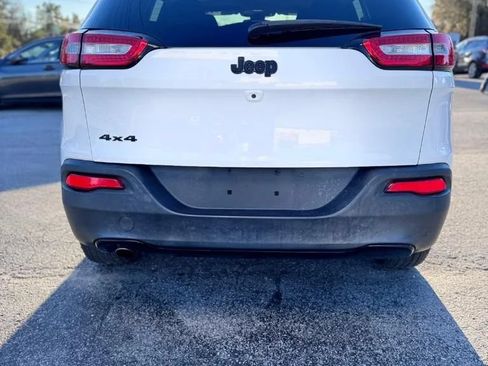 Used 2016 Jeep Cherokee Latitude w/ Cold Weather Group AWD/4WD image 6
