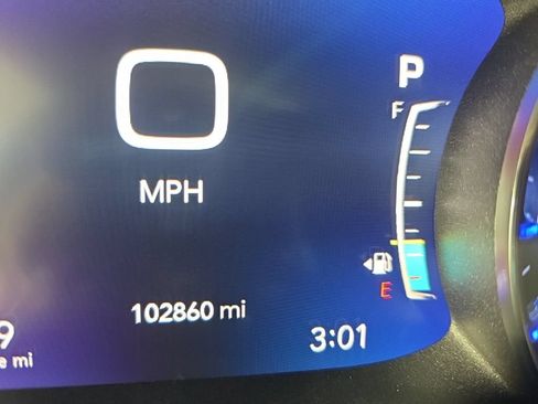 Used 2018 Chrysler Pacifica Limited FWD image 15