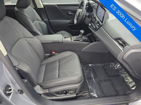 Used 2025 Lexus ES 300h w/ Technology Package FWD image 27