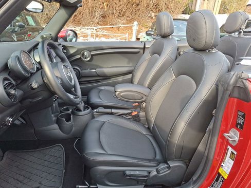 Used 2018 MINI Cooper Convertible image 12