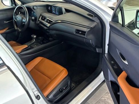 Used 2022 Lexus UX 200 w/ Premium Package image 35