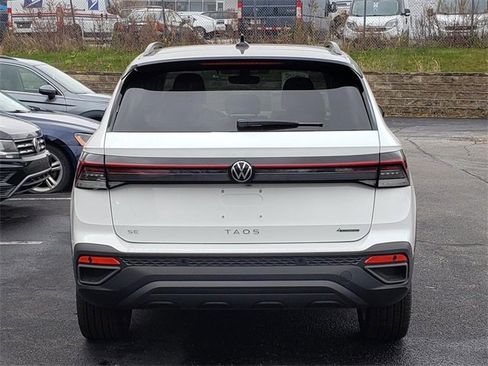 New 2025 Volkswagen Taos SE image 4