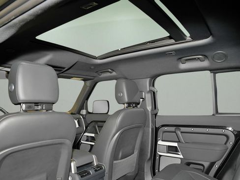 Used 2023 Land Rover Defender 130 SE image 10