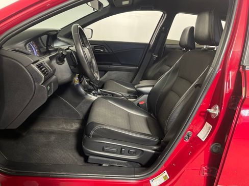 Used 2017 Honda Accord Sport image 12