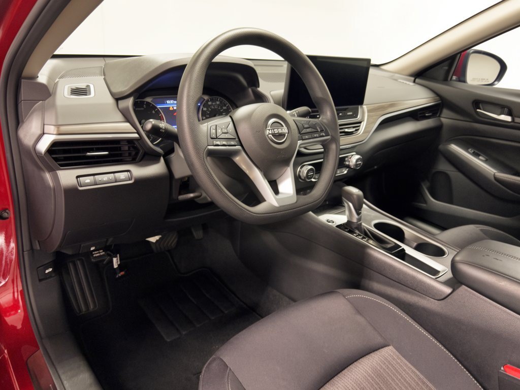 Used 2025 Nissan Altima 2.5 SV w/ SV Special Edition Package FWD image 4
