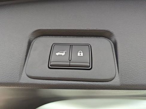 Used 2025 Nissan Rogue SV FWD image 40