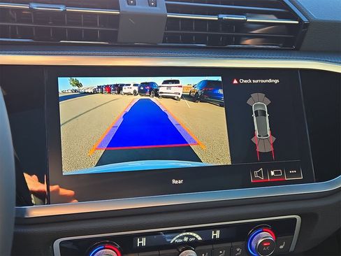 New 2025 Audi Q3 2.0T Premium image 18