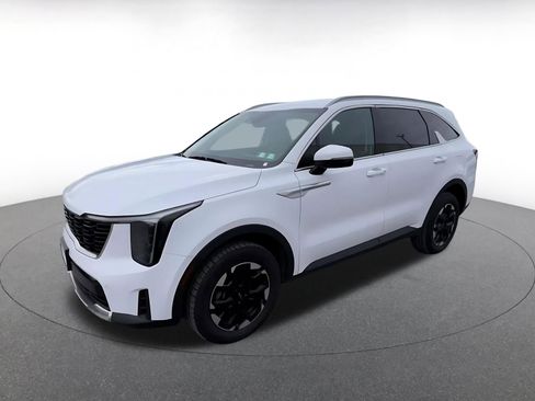 Used 2024 Kia Sorento S image 8