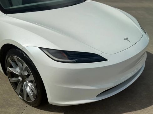 Used 2024 Tesla Model 3 Standard Range RWD image 5