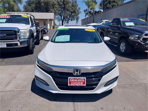 Used 2018 Honda Accord Touring image 2