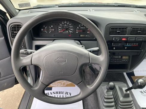 Used 1994 Nissan Pickup XE image 25