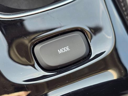 Used 2023 Buick Envision Avenir AWD/4WD image 31