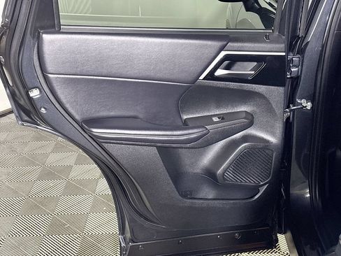 Used 2024 Mitsubishi Outlander SE AWD/4WD image 19