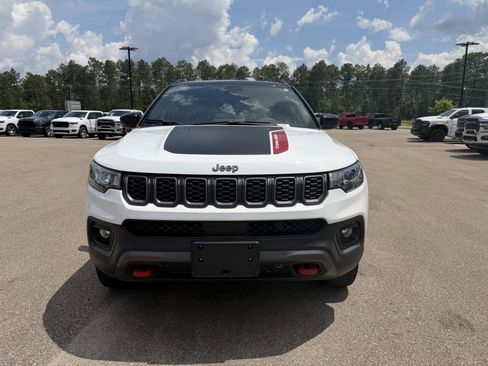 Certified 2025 Jeep Compass Trailhawk AWD/4WD image 2