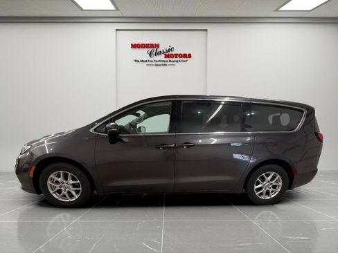 Used 2023 Chrysler Pacifica Touring-L FWD image 15