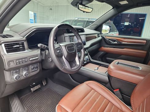 Used 2023 GMC Yukon XL Denali Ultimate AWD/4WD image 15
