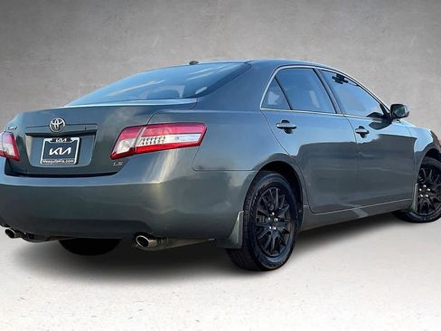Used 2010 Toyota Camry LE image 22