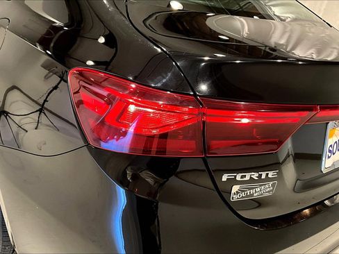 Used 2021 Kia Forte LXS image 23