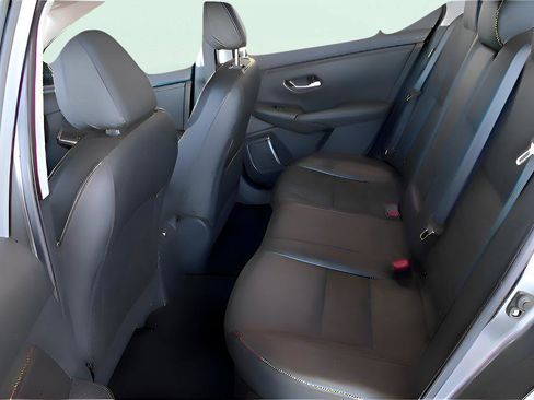 Used 2025 Nissan Sentra SR w/ SR Premium Package FWD image 19
