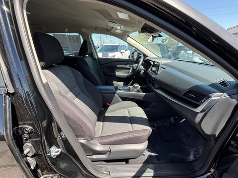 Used 2025 Nissan Rogue SV AWD/4WD image 29