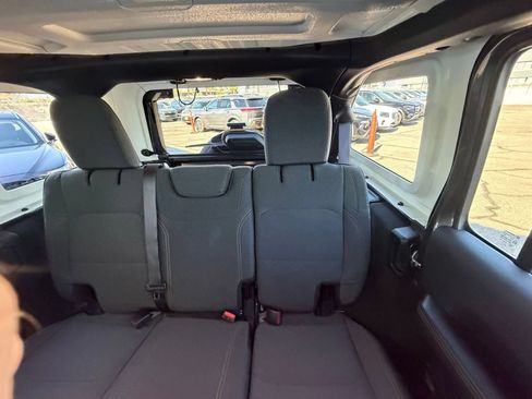 Used 2025 Jeep Wrangler Unlimited Sahara AWD/4WD image 37