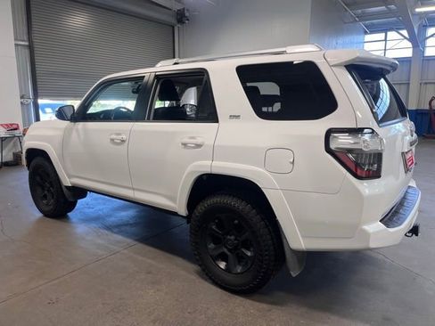 Used 2018 Toyota 4Runner SR5 Premium image 5