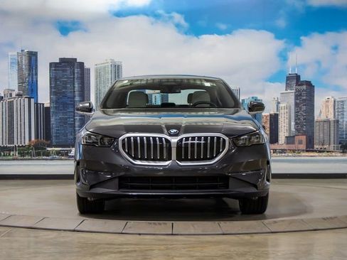 Used 2026 BMW 530i xDrive image 3