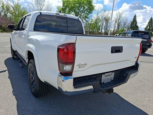 Used 2023 Toyota Tacoma SR5 AWD/4WD image 8