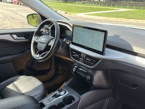 Used 2025 Ford Escape Platinum AWD/4WD image 27
