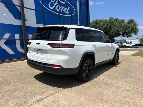 Used 2022 Jeep Grand Cherokee L Laredo RWD image 8